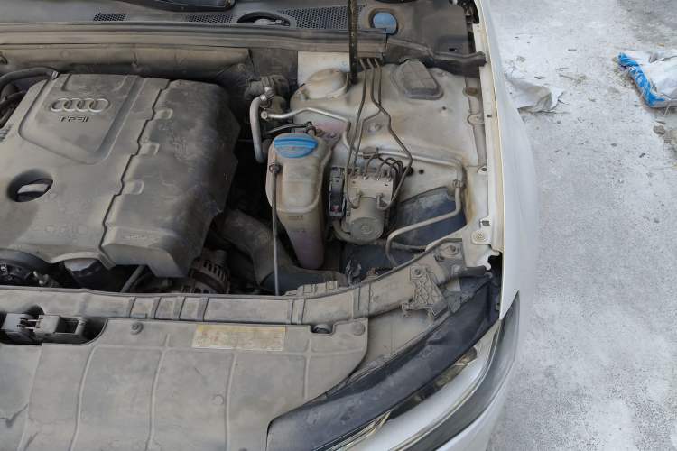 Used Audi A4L 2013 35 TFSI Automatic Standard Model Engine Bay Left