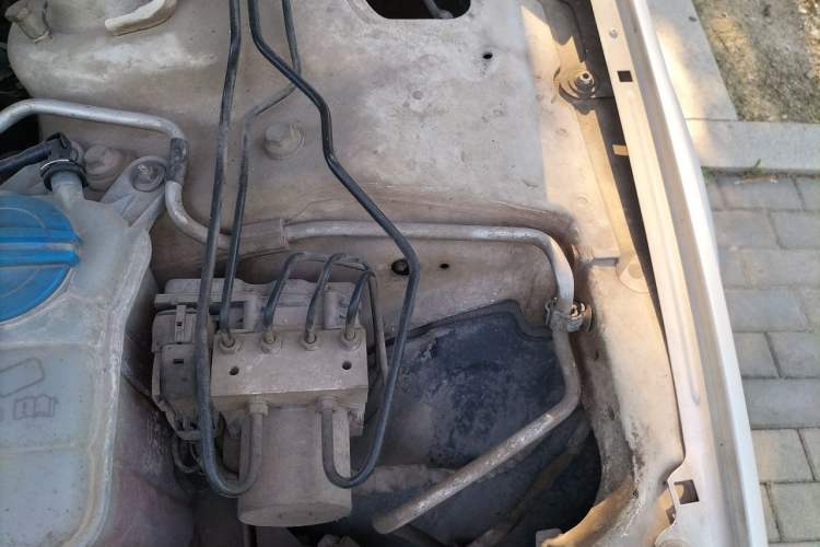 Used Audi A4L 2013 35 TFSI Automatic Comfort Model Engine Bay Left