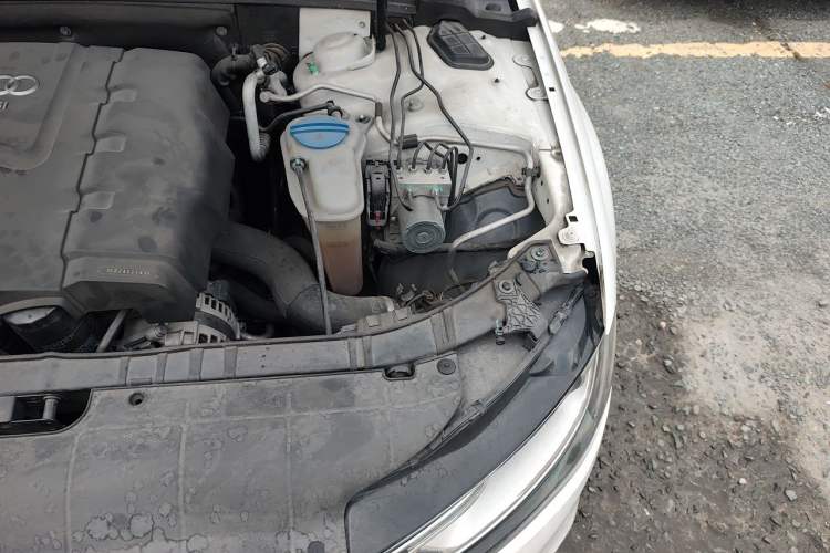 Used Audi A4L 2013 35 TFSI Automatic Standard Model Engine Bay Left