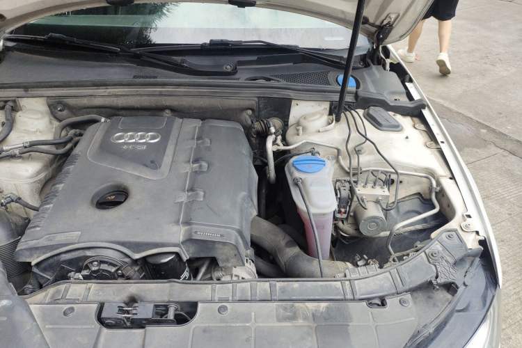 Used Audi A4L 2013 35 TFSI Automatic Comfort Model Engine Bay Left