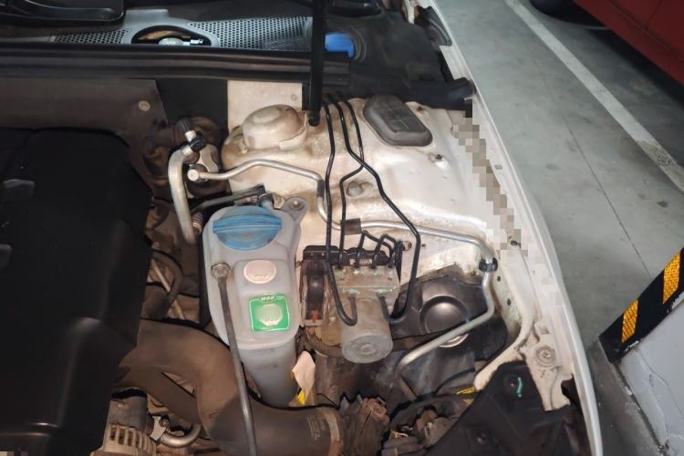 Used Audi A4L 2013 35 TFSI Automatic Comfort Model Engine Bay Left
