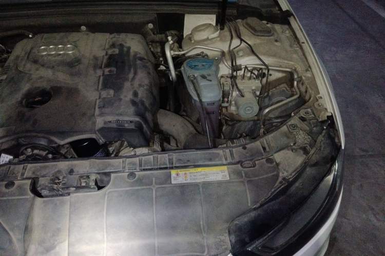 Used Audi A4L 2013 35 TFSI Automatic Comfort Model Engine Bay Left
