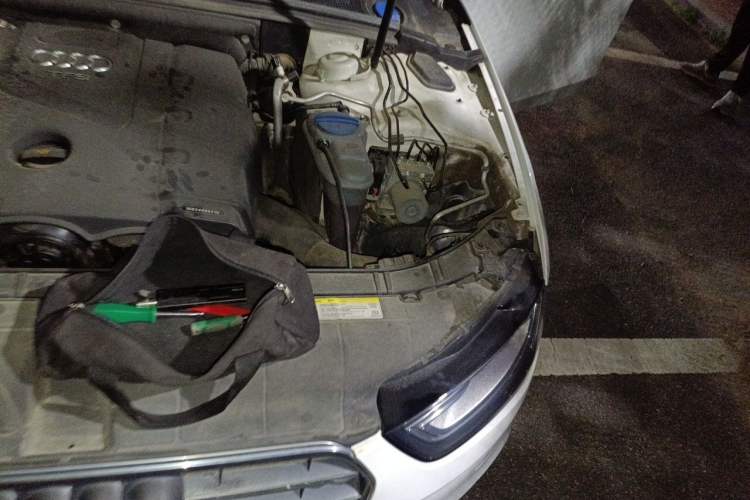 Used Audi A4L 2013 35 TFSI Automatic Standard Model Engine Bay Left