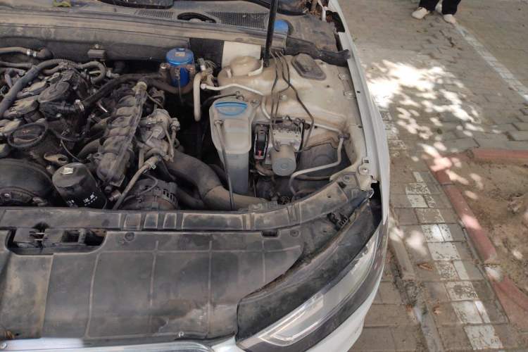 Used Audi A4L 2013 35 TFSI Automatic Comfort Model Engine Bay Left