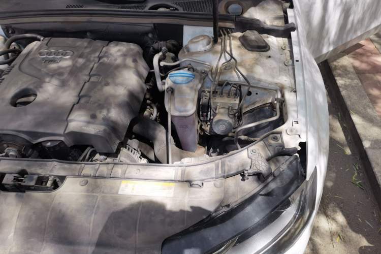 Used Audi A4L 2013 35 TFSI Automatic Comfort Model Engine Bay Left