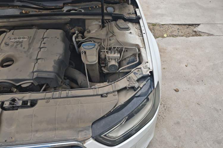 Used Audi A4L 2013 35 TFSI Automatic Comfort Model Engine Bay Left