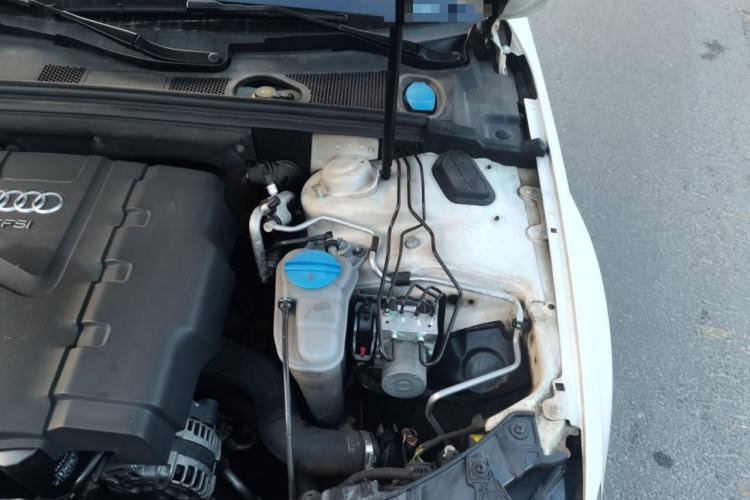 Used Audi A4L 2013 35 TFSI Automatic Comfort Model Engine Bay Left