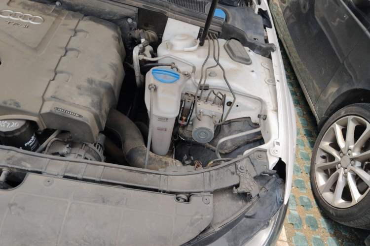 Used Audi A4L 2013 35 TFSI Automatic Standard Model Engine Bay Left