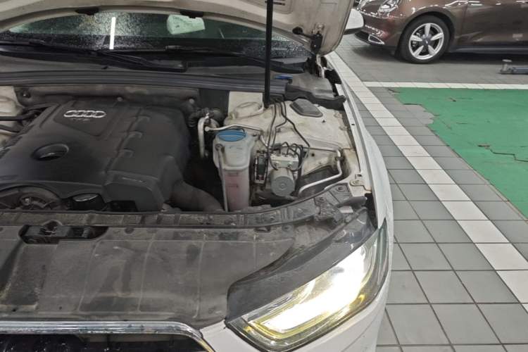 Used Audi A4L 2013 35 TFSI Automatic Standard Model Engine Bay Left
