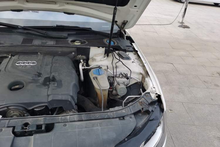 Used Audi A4L 2013 35 TFSI Automatic Comfort Model Engine Bay Left