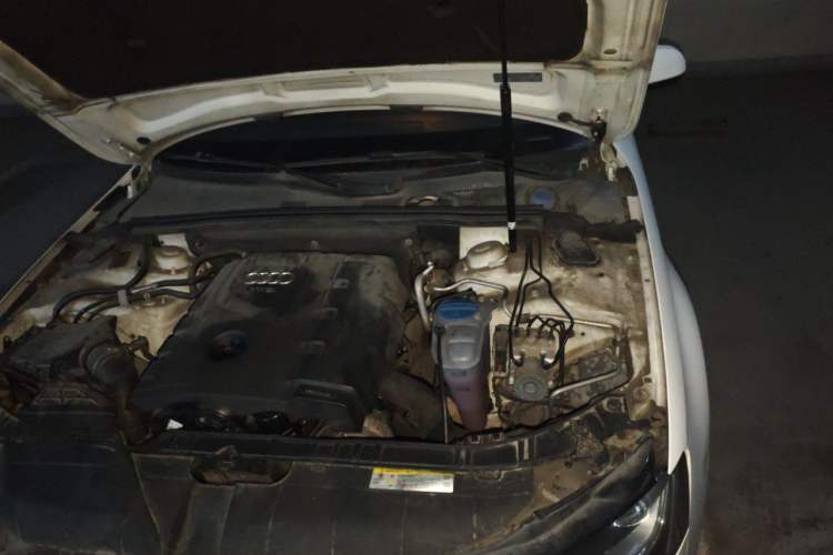 Used Audi A4L 2013 35 TFSI Automatic Standard Model Engine Bay Left