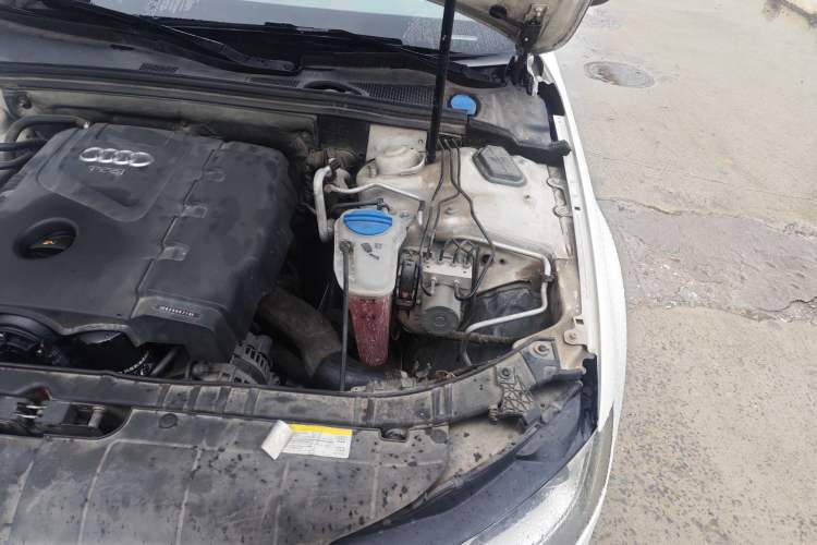 Used Audi A4L 2013 35 TFSI Automatic Standard Model Engine Bay Left
