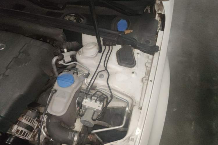 Used Audi A4L 2013 35 TFSI Automatic Standard Model Engine Bay Left