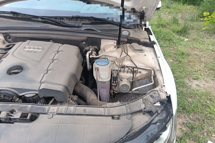 Used Audi A4L 2013 35 TFSI Automatic Comfort Model Engine Bay Left