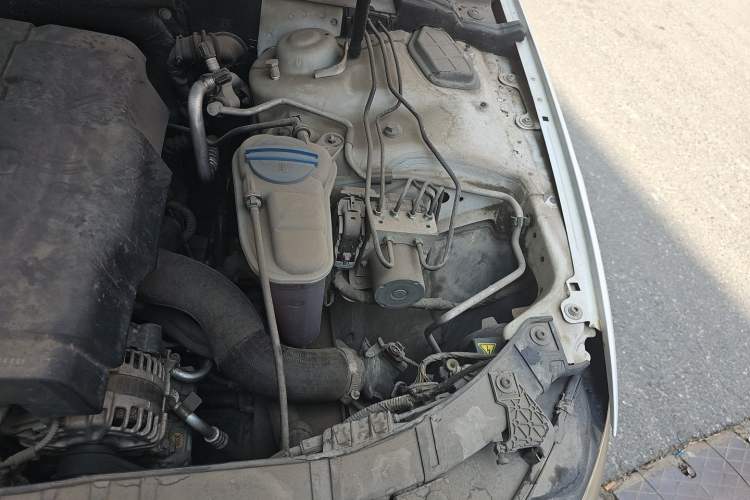 Used Audi A4L 2013 35 TFSI Automatic Standard Model Engine Bay Left