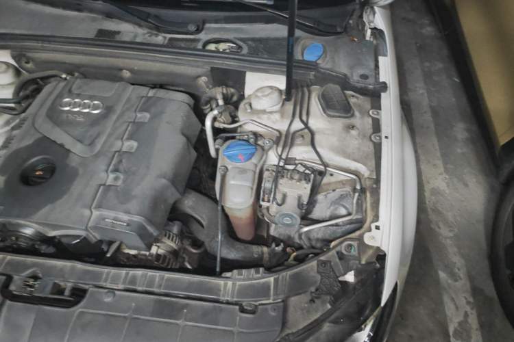 Used Audi A4L 2013 35 TFSI Automatic Comfort Model Engine Bay Left