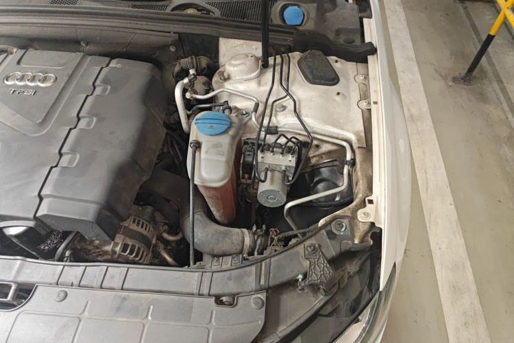 Used Audi A4L 2013 35 TFSI Automatic Comfort Model Engine Bay Left