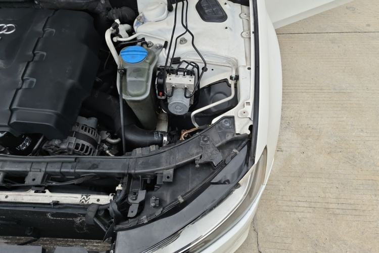 Used Audi A4L 2013 35 TFSI Automatic Comfort Model Engine Bay Left