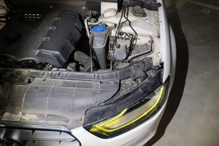 Used Audi A4L 2013 35 TFSI Automatic Comfort Model Engine Bay Left
