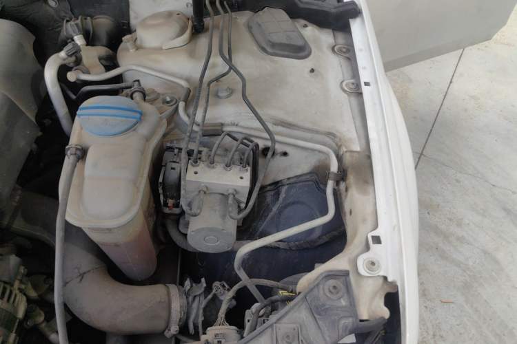 Used Audi A4L 2013 35 TFSI Automatic Comfort Model Engine Bay Left