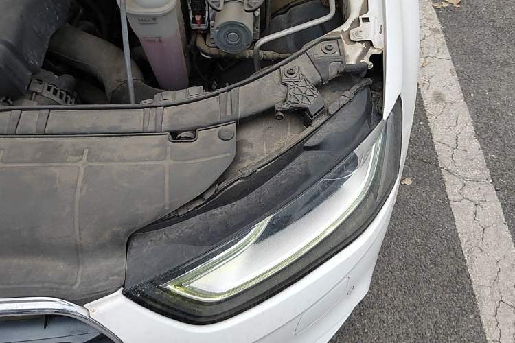 Used Audi A4L 2013 35 TFSI Automatic Comfort Model Engine Bay Left