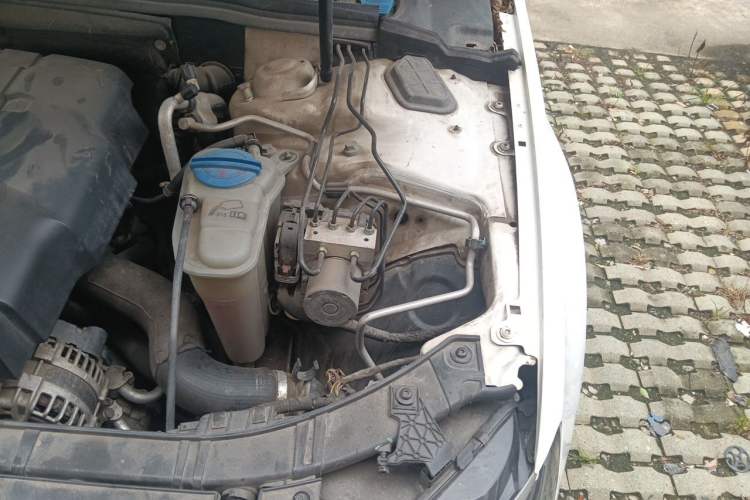 Used Audi A4L 2013 35 TFSI Automatic Standard Model Engine Bay Left