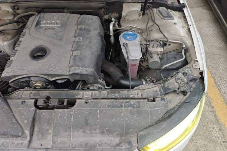 Used Audi A4L 2013 35 TFSI Automatic Comfort Model Engine Bay Left