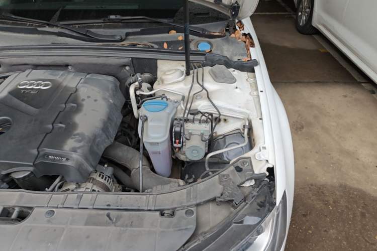 Used Audi A4L 2013 35 TFSI Automatic Standard Model Engine Bay Left