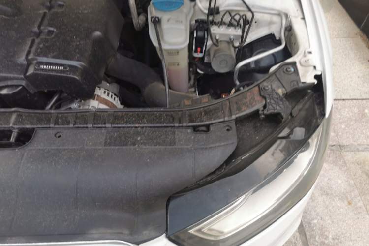 Used Audi A4L 2013 35 TFSI Automatic Comfort Model Engine Bay Left