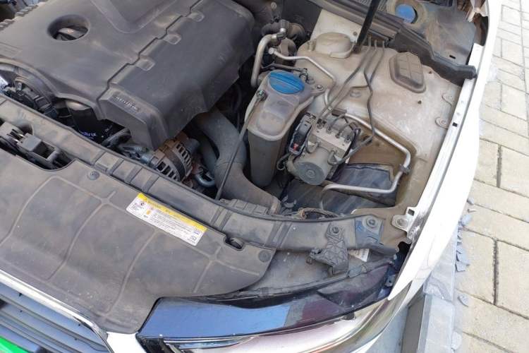 Used Audi A4L 2013 35 TFSI Automatic Standard Model Engine Bay Left