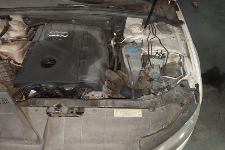 Used Audi A4L 2013 35 TFSI Automatic Technology Edition Engine Bay Left