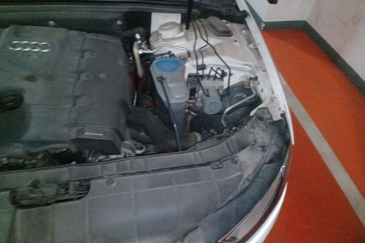 Used Audi A4L 2013 35 TFSI Automatic Comfort Model Engine Bay Left