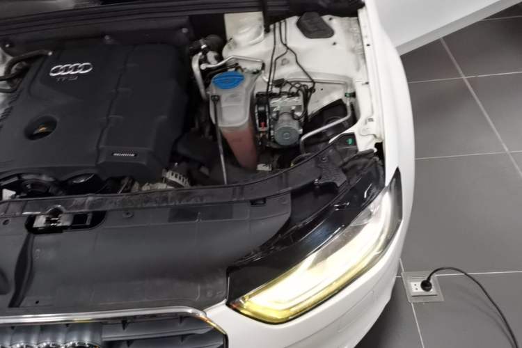 Used Audi A4L 2013 35 TFSI Automatic Standard Model Engine Bay Left