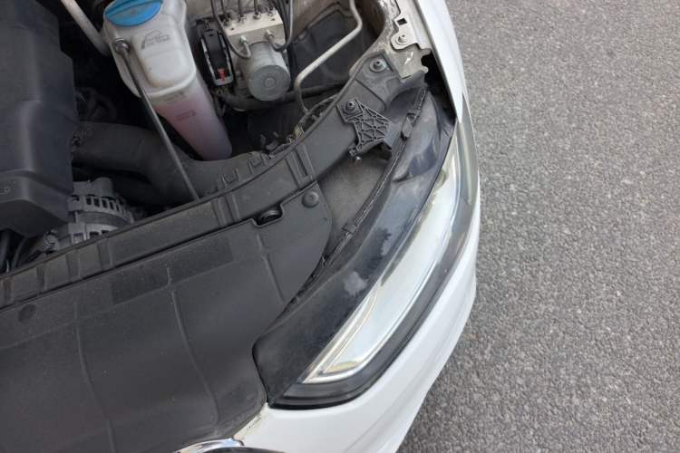 Used Audi A4L 2013 35 TFSI Automatic Comfort Model Engine Bay Left