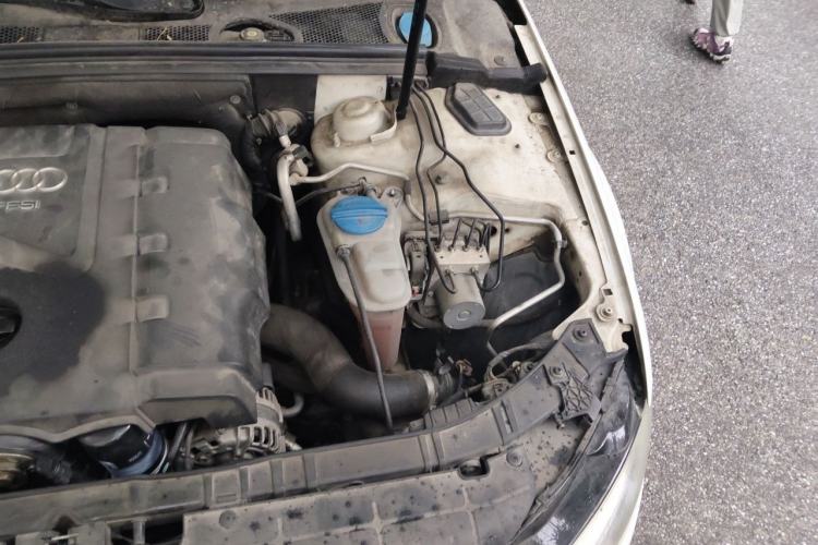 Used Audi A4L 2013 35 TFSI Automatic Comfort Model Engine Bay Left