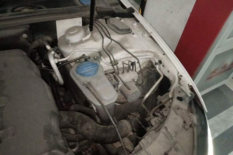 Used Audi A4L 2013 35 TFSI Automatic Standard Model Engine Bay Left