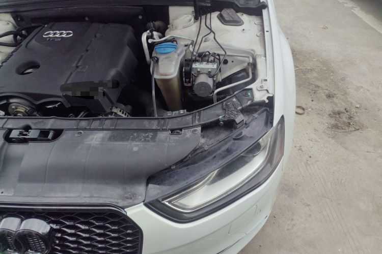 Used Audi A4L 2013 35 TFSI Automatic Comfort Model Engine Bay Left