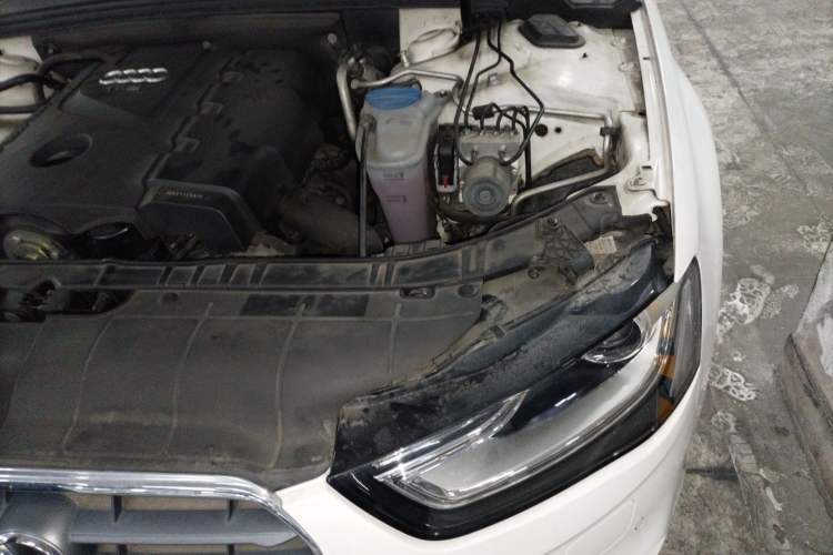 Used Audi A4L 2013 35 TFSI Automatic Standard Model Engine Bay Left