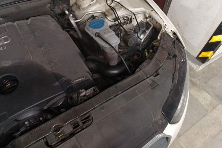 Used Audi A4L 2013 35 TFSI Automatic Comfort Model Engine Bay Left