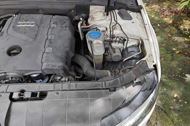 Used Audi A4L 2013 35 TFSI Automatic Comfort Model Engine Bay Left