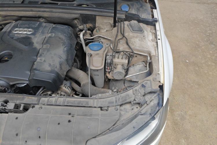 Used Audi A4L 2013 35 TFSI Automatic Standard Model Engine Bay Left