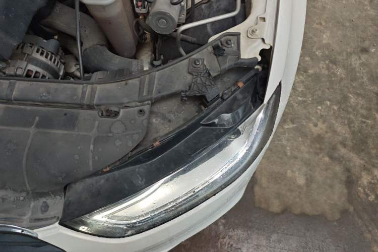 Used Audi A4L 2013 35 TFSI Automatic Comfort Model Engine Bay Left