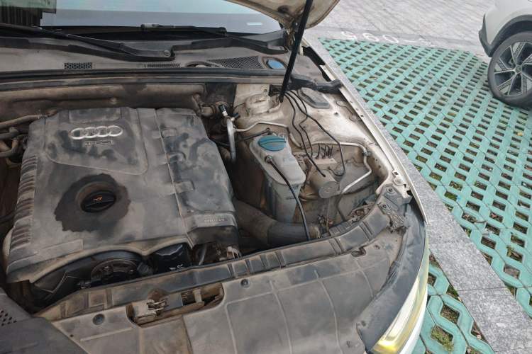 Used Audi A4L 2013 35 TFSI Automatic Technology Edition Engine Bay Left