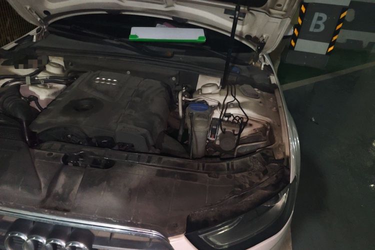 Used Audi A4L 2013 35 TFSI Automatic Standard Model Engine Bay Left