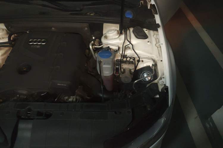 Used Audi A4L 2013 35 TFSI Automatic Standard Model Engine Bay Left