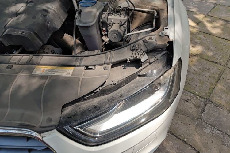 Used Audi A4L 2013 35 TFSI Automatic Standard Model Engine Bay Left