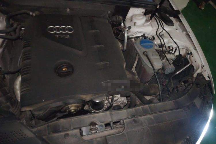Used Audi A4L 2013 40 TFSI quattro Sport version Engine Bay Left
