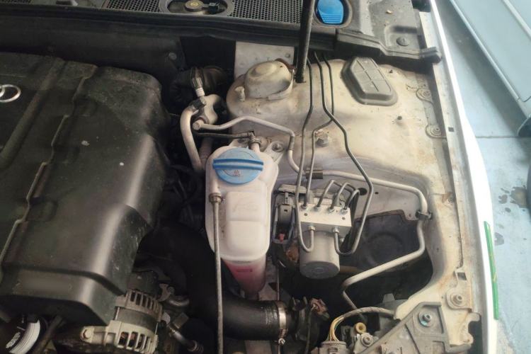 Used Audi A4L 2013 35 TFSI Automatic Comfort Model Engine Bay Left