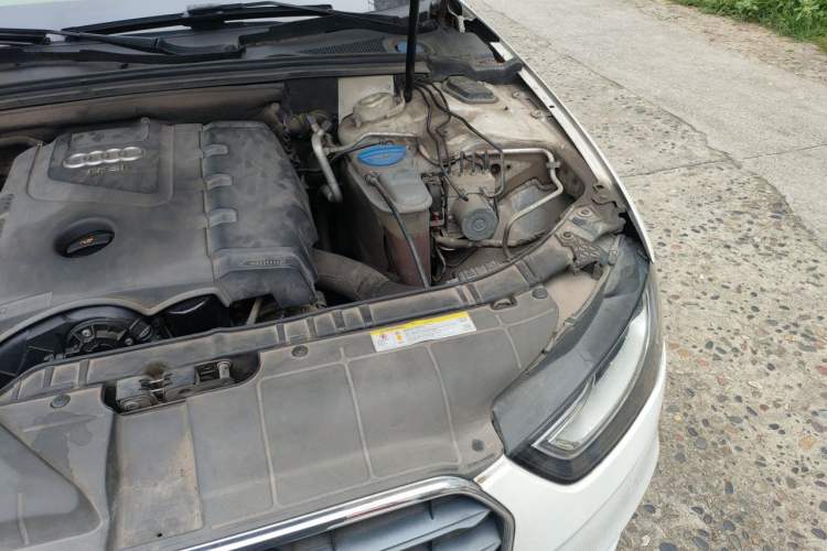 Used Audi A4L 2013 35 TFSI Automatic Comfort Model Engine Bay Left