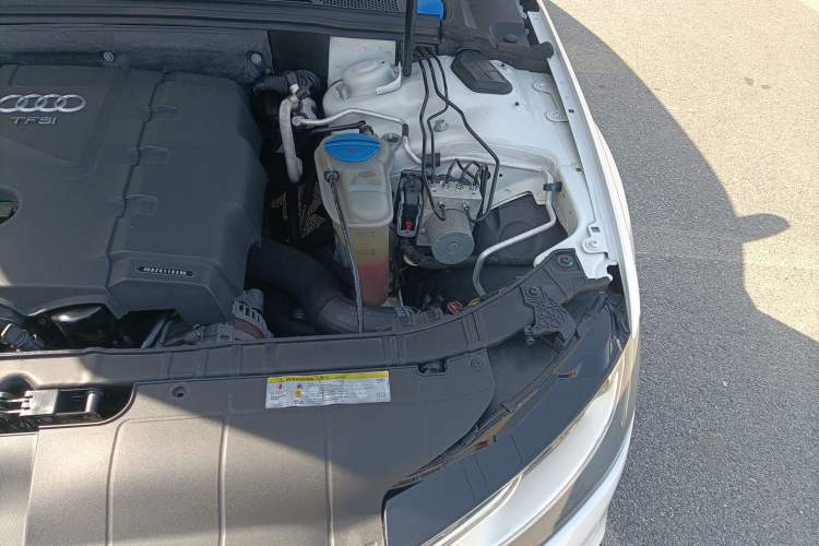 Used Audi A4L 2013 35 TFSI Automatic Standard Model Engine Bay Left